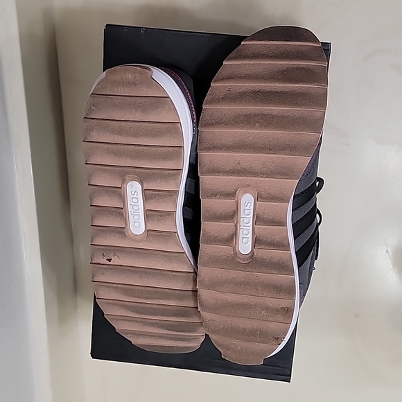 EUC Adidas Women's Retrorun Running Sneakers size 8 - Picture 10 of 12